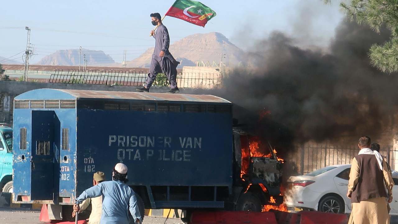 Proteste dei sostenitori di Khan 