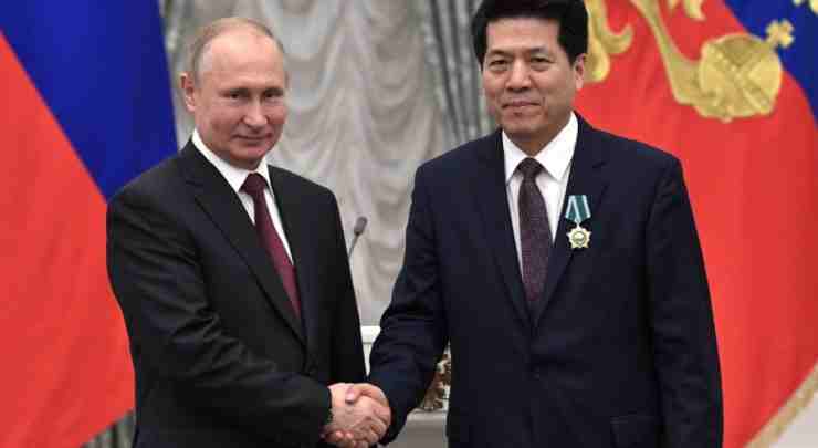 Putin e Li Hui nel 2019 in occasione della premiazione