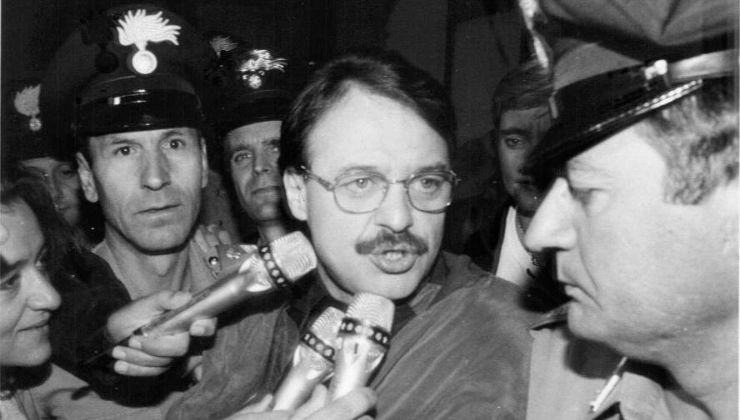 Renato Vallanzasca attorniato dai giornalisti