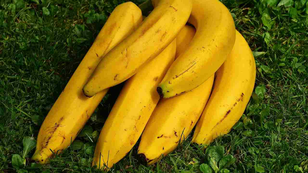 plátano en el suelo