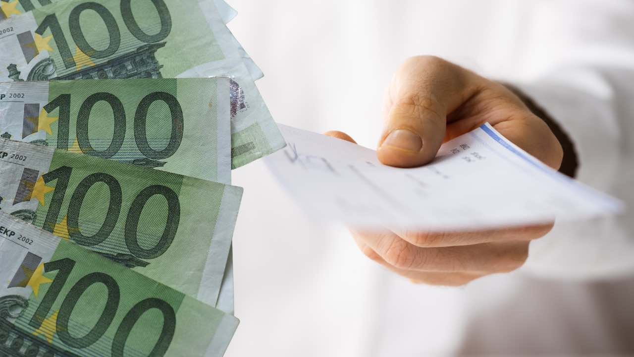 busta paga e banconote