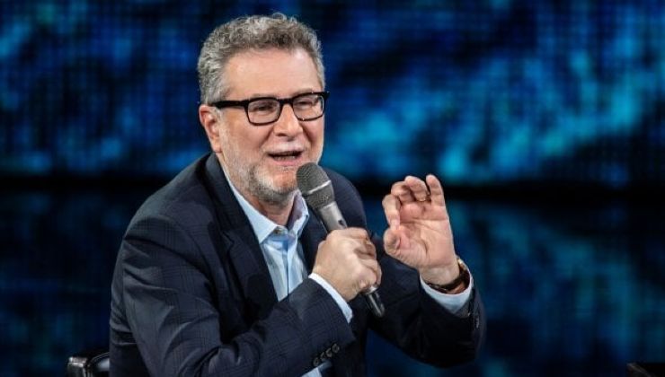 Fabio Fazio con il microfono gelato 