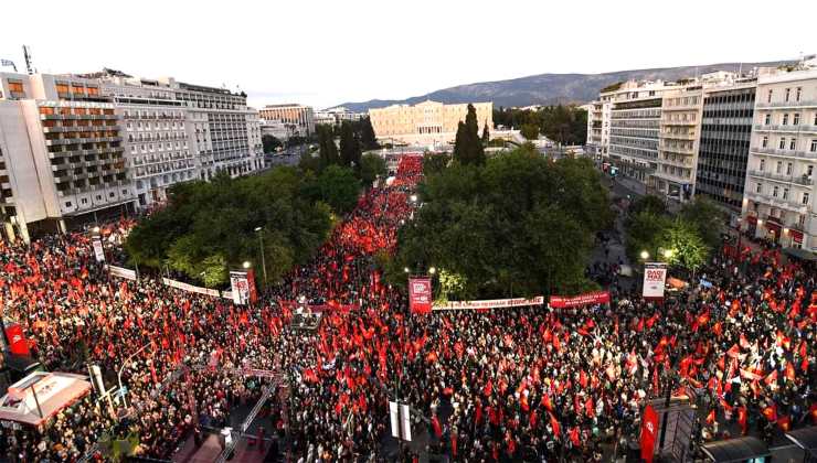 Raduno dei sostenitori di sinistra ad Atene 