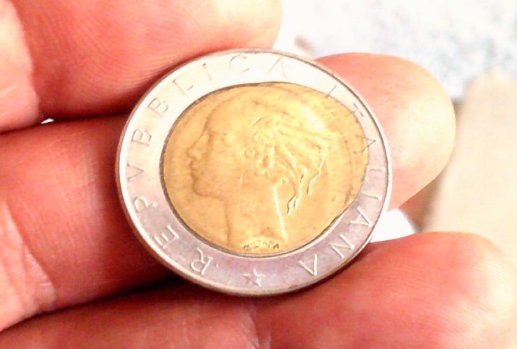 Rara 500 lire con tondino irregolare