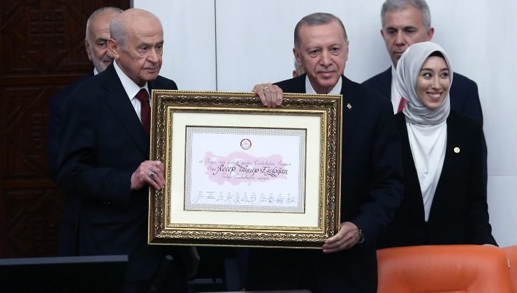 Bahceli consegna il mandato a Erdogan 