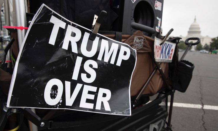 Cartello contro Trump