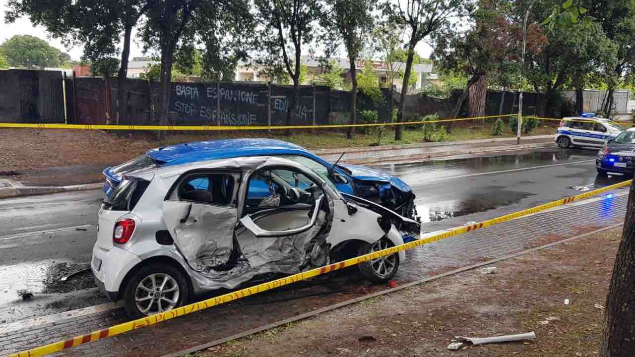 Casal Palocco, auto sul luogo dell'incidente