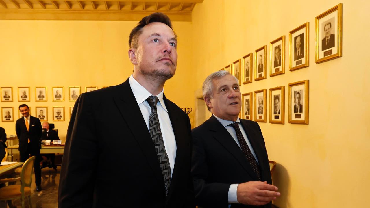 Elon Musk e il ministro degli Esteri Antonio Tajani