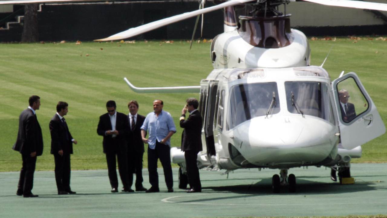 Il presidente del Milan, Silvio Berlusconi, il 23 luglio 2007 arriva in elicottero a Milanello