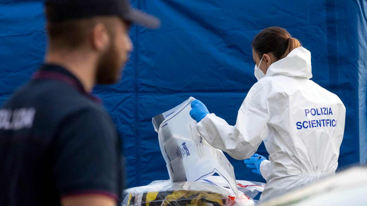 La Polizia Scientifica sul luogo del delitto