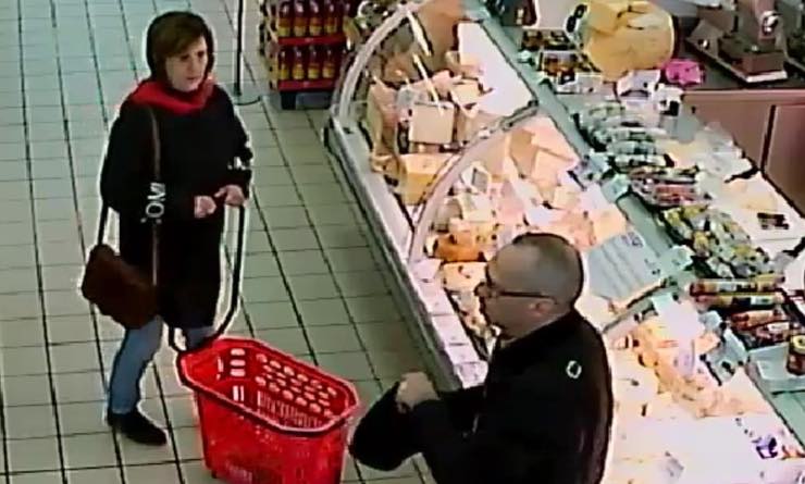 Laura Bonafede, figlia del boss di Campobello di Mazara, e Matteo Messina Denaro parlano al supermer