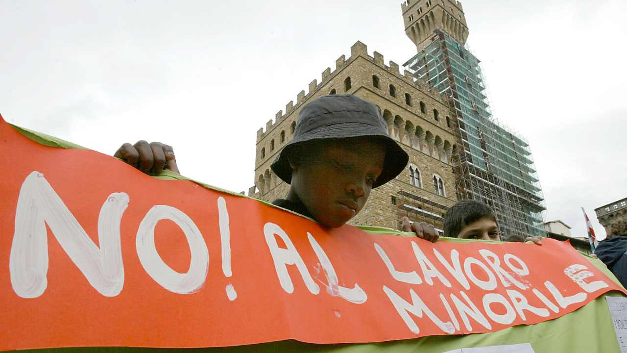 Marcia di bambini a Firenze contro lo sfruttamento del lavoro minorile