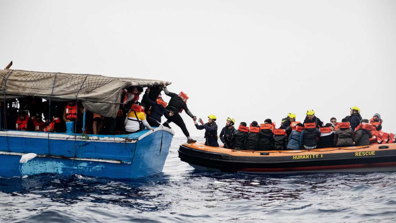 Migranti, operazioni di salvataggio