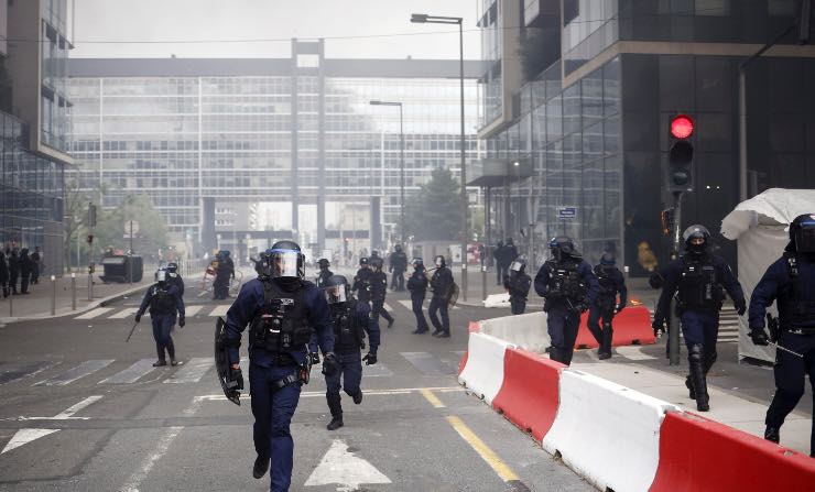 Nanterre, agenti di polizia