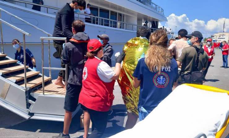 Una immagine relativa al naufragio del peschereccio nel Peloponneso