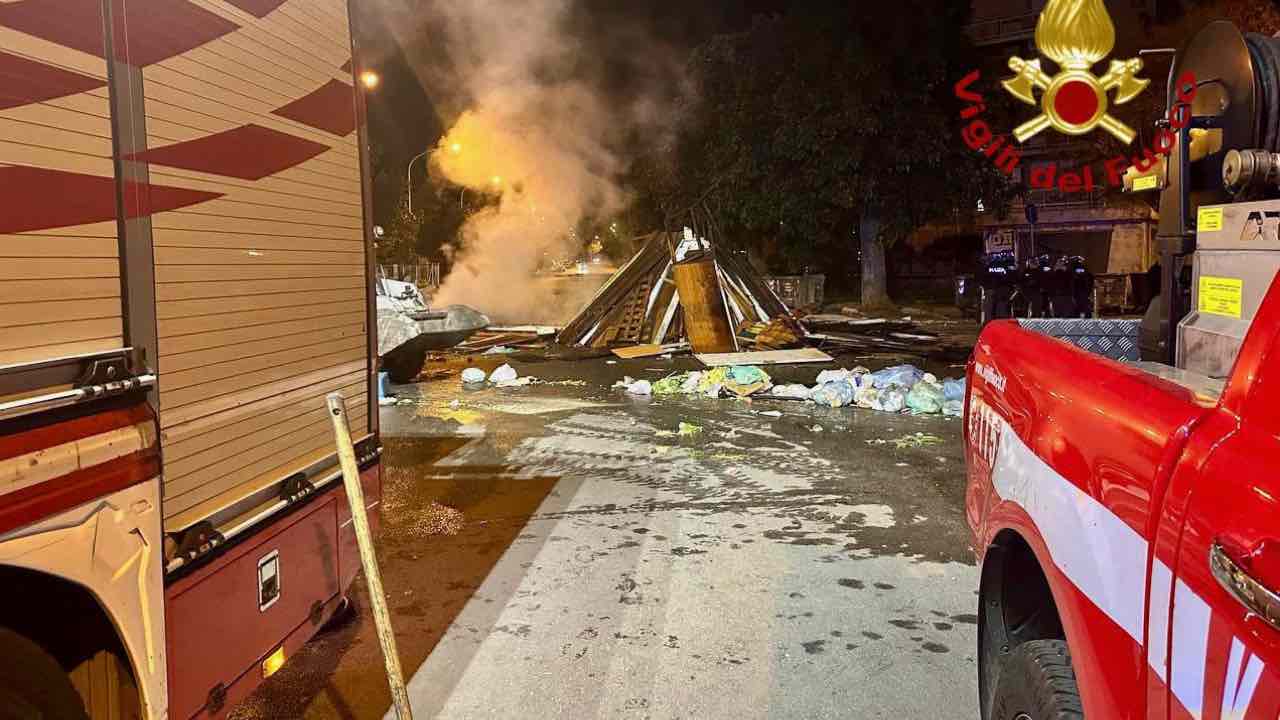 Palermo, cassonetti in fiamme