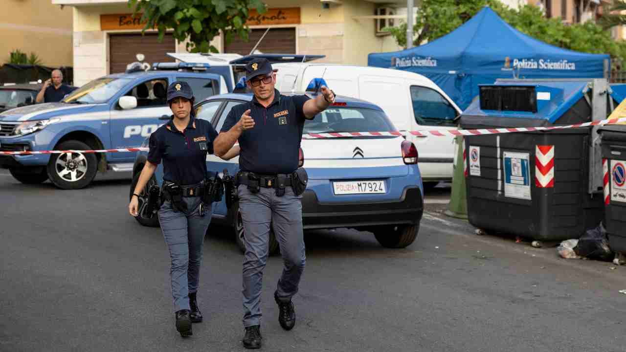 Polizia a Primavalle, nel luogo del ritrovamento del corpo