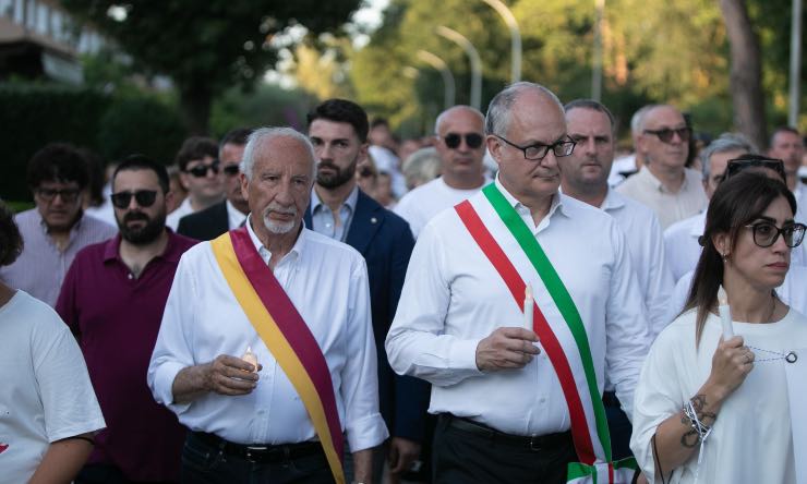 Roberto Gualtieri, Sindaco di Roma e  Mario Falconi, Presidente X Municipio, durante la fiaccolata per Manuel Proietti