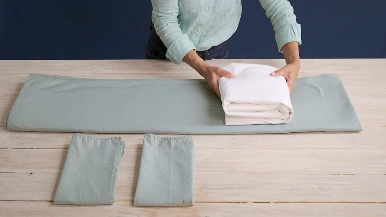 Piega le lenzuola con l'antico segreto delle lavandaie