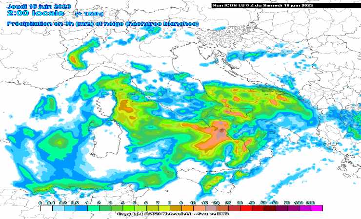 Meteo, forti piogge al centro-sud