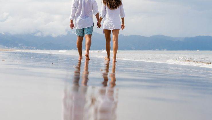 Marito e moglie sulla spiaggia