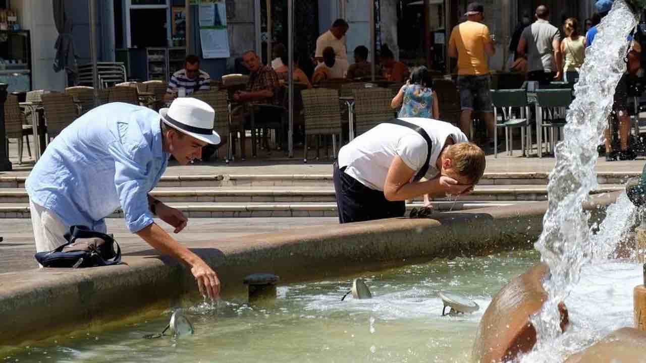 rinfrescarsi alla fontana