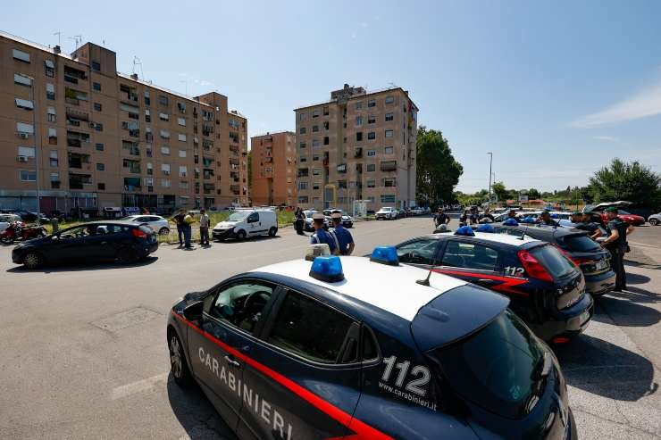 Auto dei Carabinieri a San Basilio