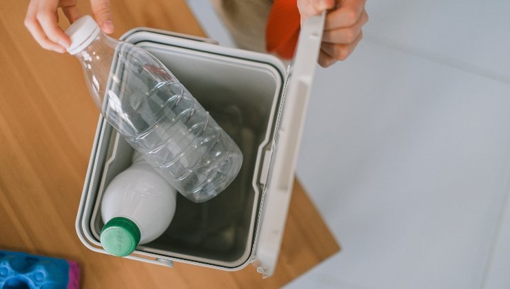 Come riutilizzare le bottiglie di plastica