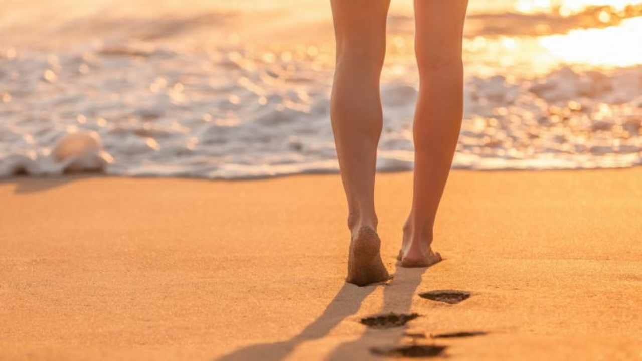 Cosa succede al tuo corpo mentre cammini in spiaggia