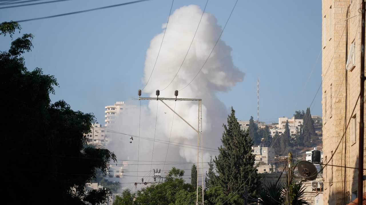 Fumo a Jenin per l'attacco israeliano