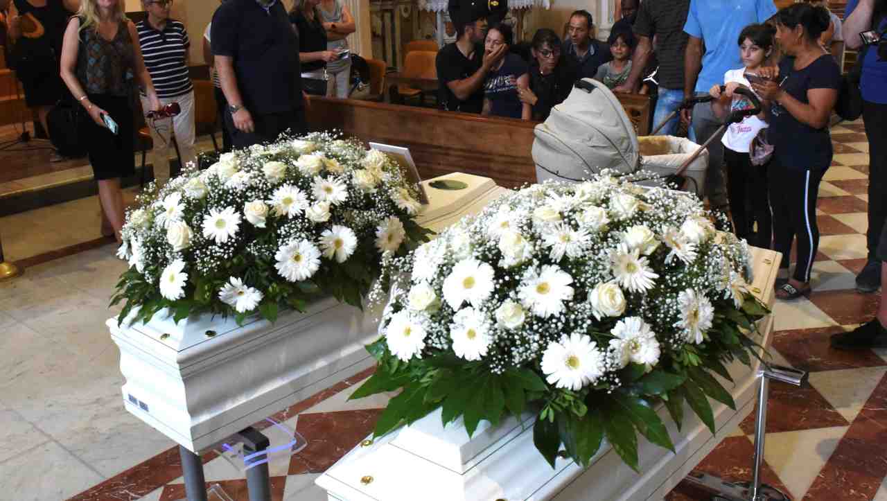 Funerale dei due bambini annegati a Manfredonia