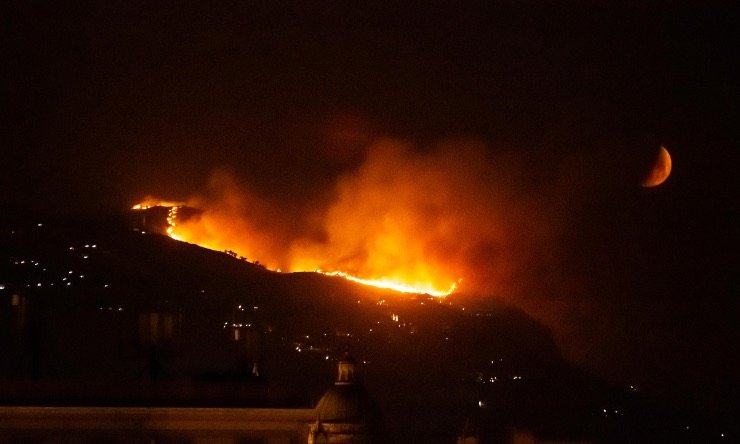 Incendio a Palermo