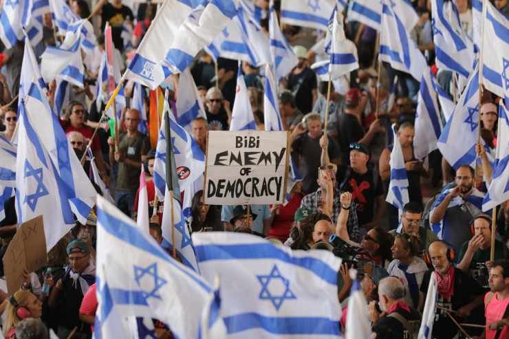 Manifestanti a Tel Aviv