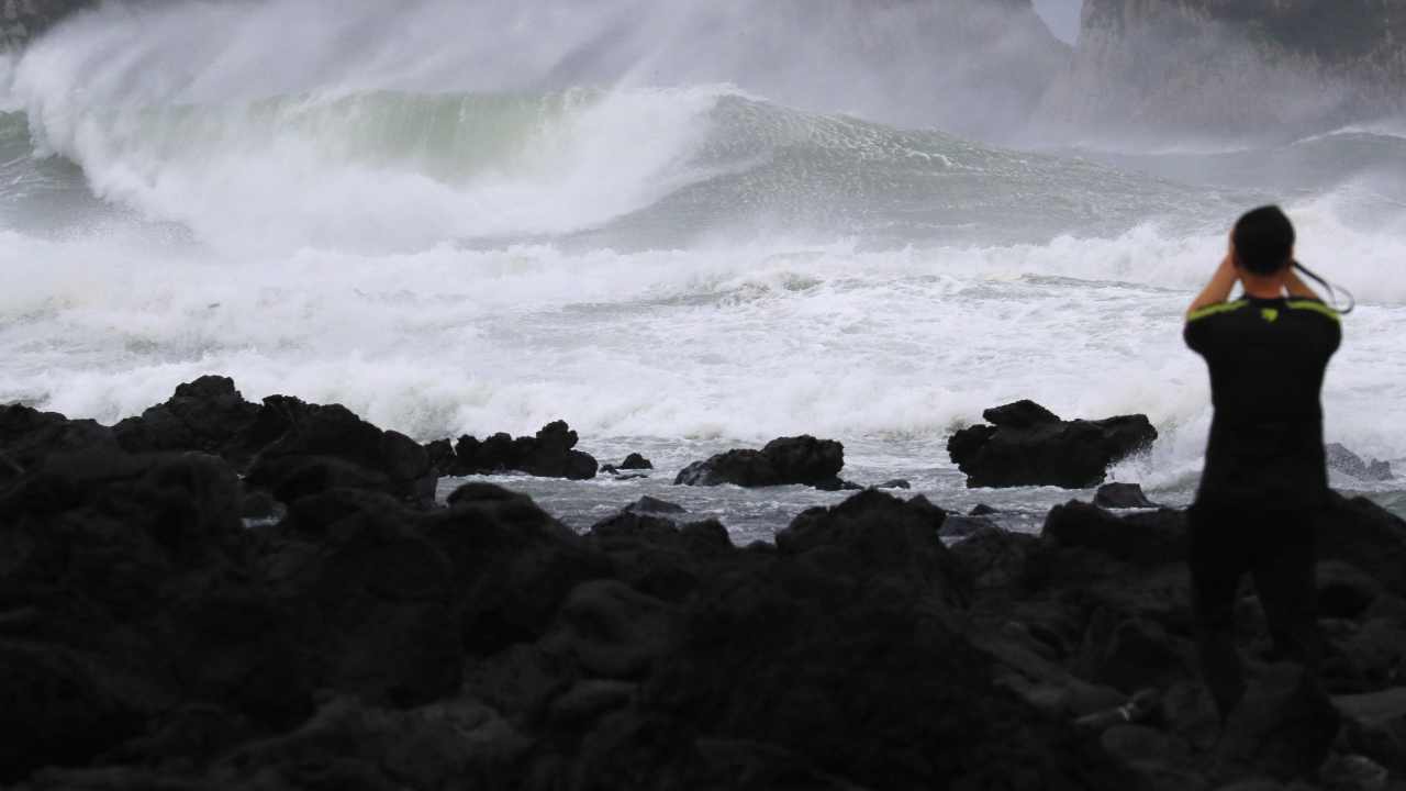 Mare mosso durante tempesta tropicale