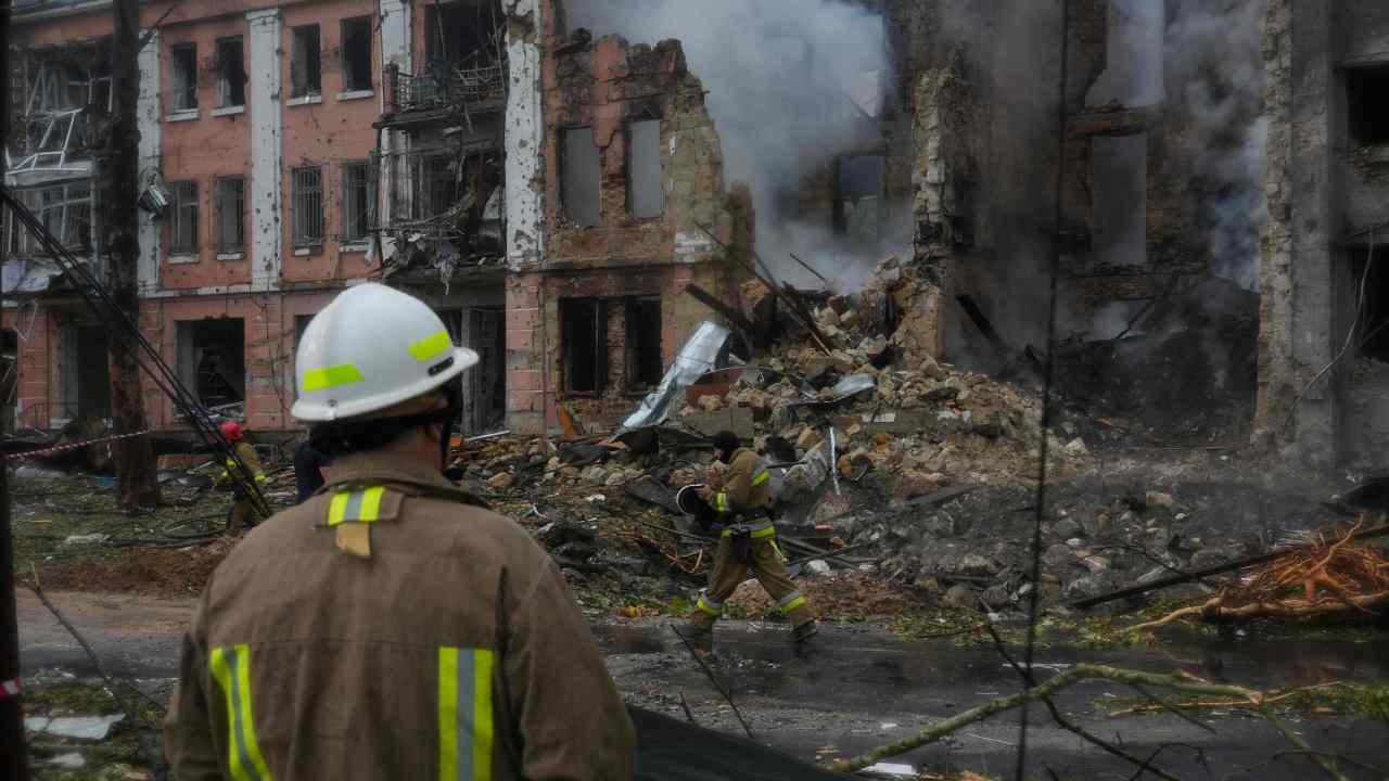 Palazzo distrutto da un attacco russo