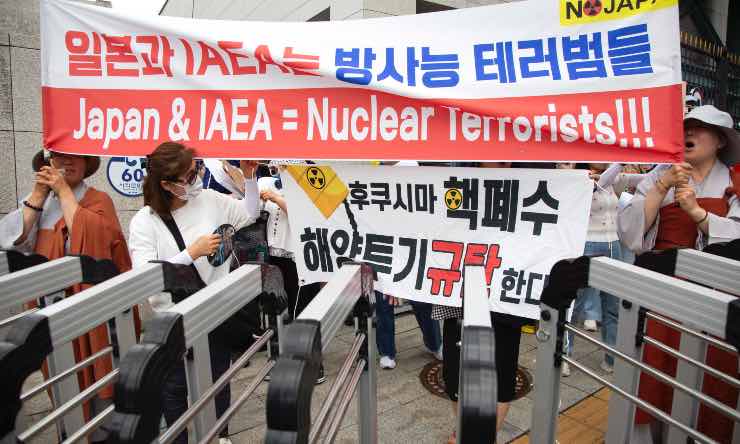 Seoul, proteste contro la IAEA