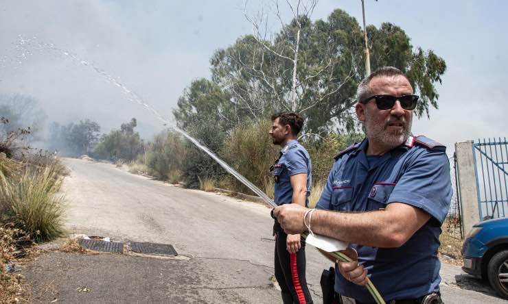 Sicilia, carabinieri al lavoro nello sperimento dei roghi