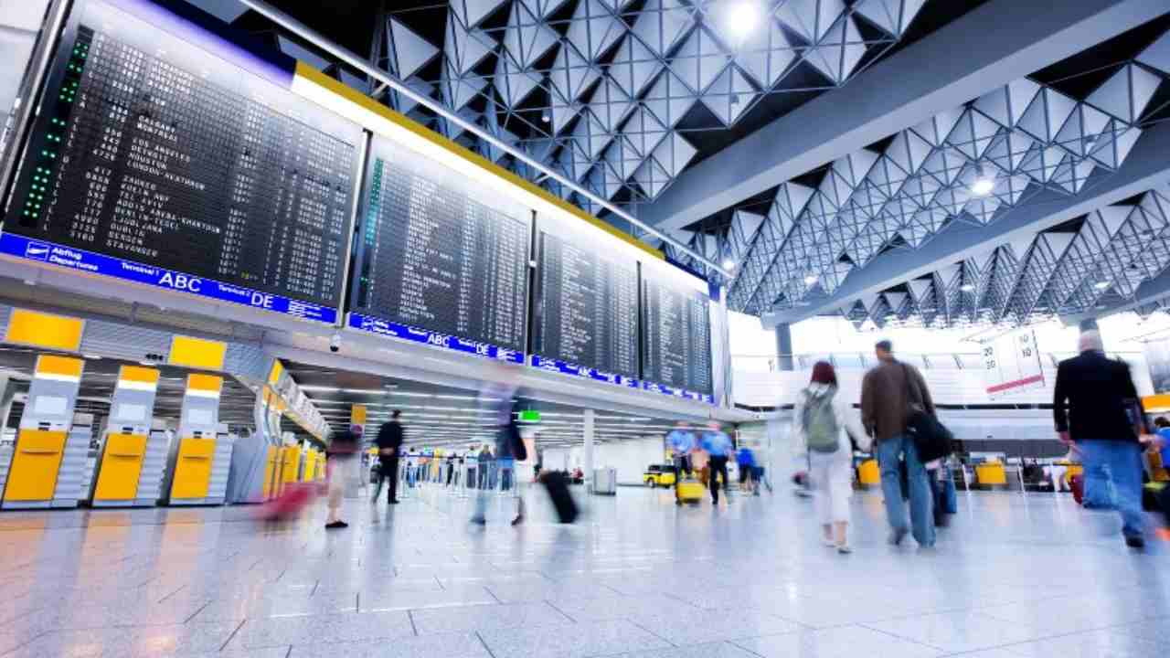 Interno di un aeroporto