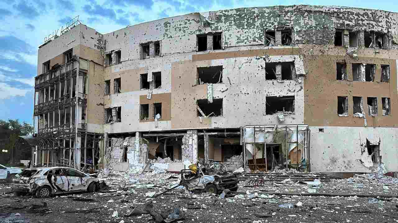 Attacco missilistico a Zaporizhzhia, colpito un hotel