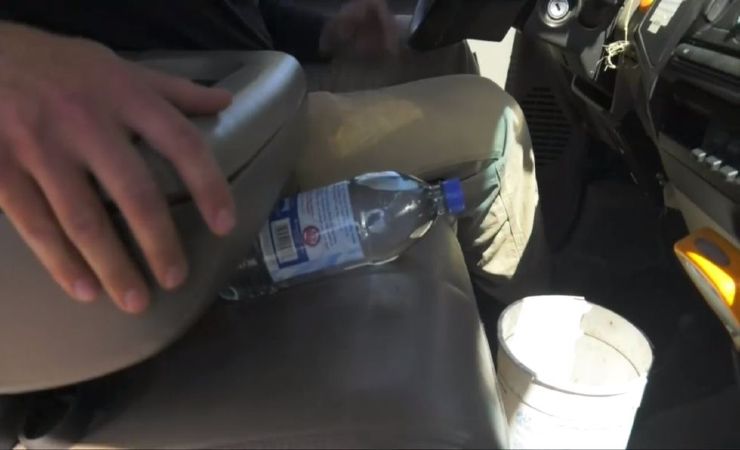 Bottiglia di acqua in macchina e rischio incendio