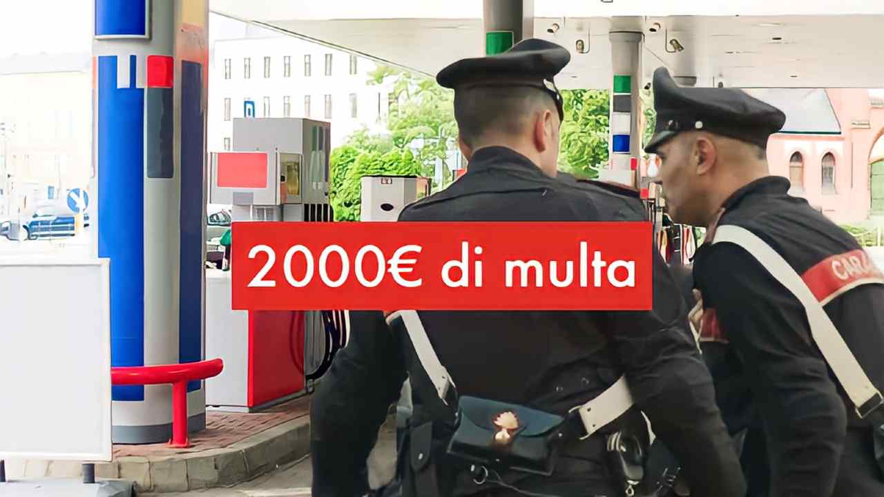 Carabinieri al distributore