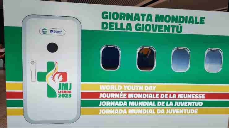 Cartellone appeso a Fiumicino