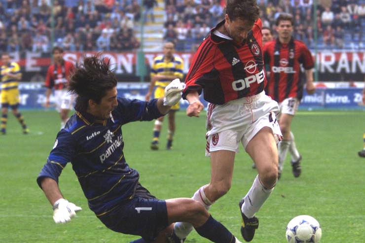 Milan-Parma, tackle di Buffon su Ganz, 1999