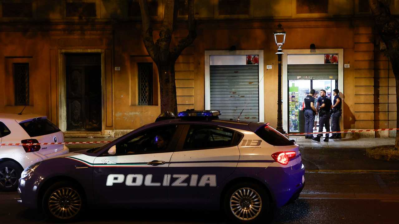 Polizia sul luogo del delitto