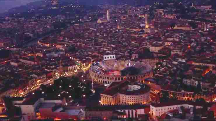 Ripresa aerea della polizia su Verona