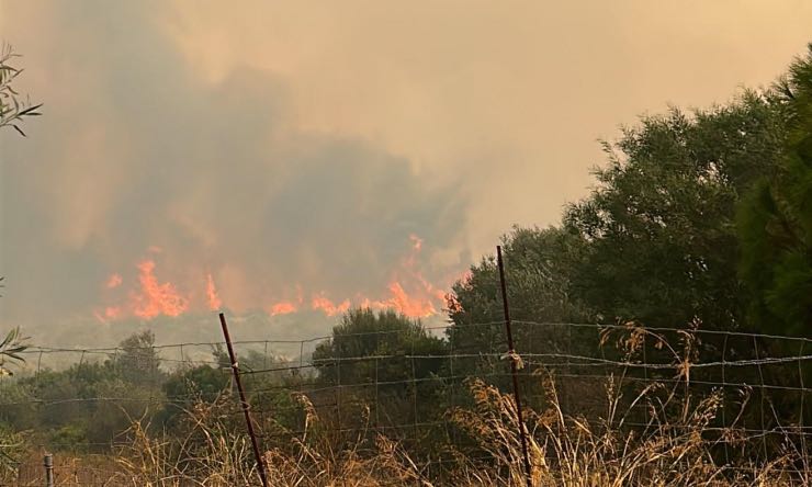 Sardegna, incendi nella campagne del sud