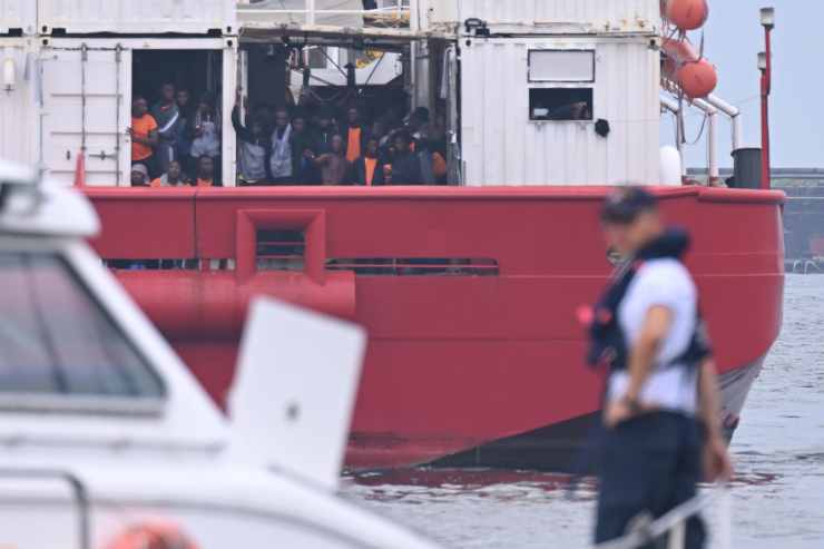 Sbarco di migranti a Napoli
