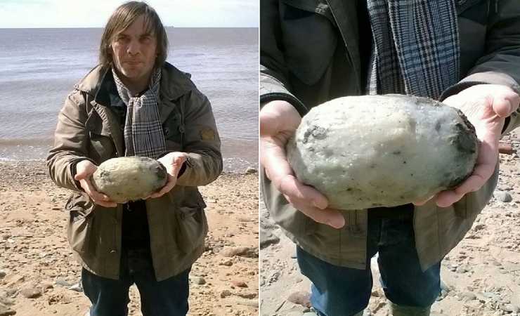 Trovano una grossa pietra