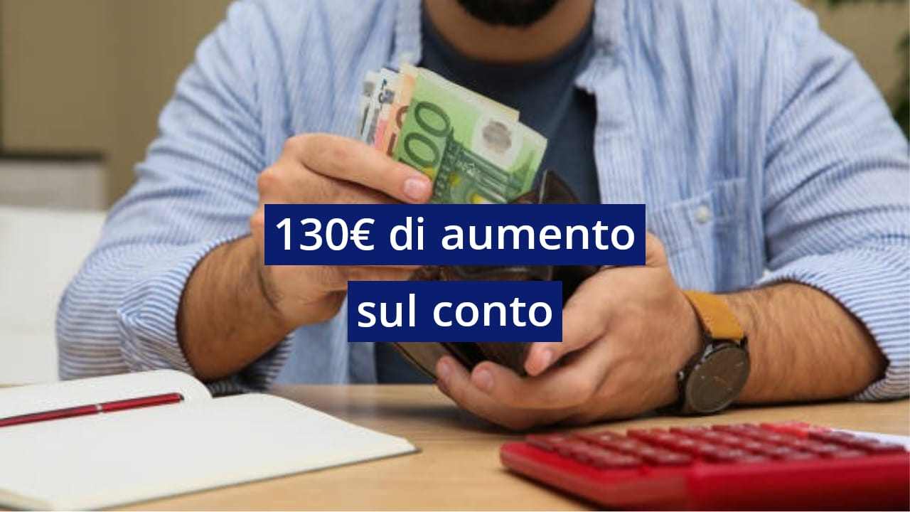 Uomo con soldi in mano