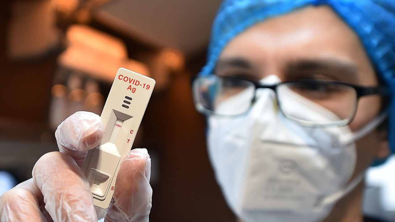 Il Covid torna a fare paura: contagi in crescita del 44%  --- (Fonte immagine: https://www.nanopress.it/wp-content/uploads/2023/08/covid-nuova-camagna-vaccinale.jpg)